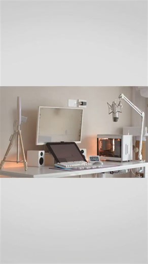 Meri 🍨 on Instagram: "Mejoré mi setup con Elgato ♡ @elgatoeslatam Este audio lo grabé con el Wave Neo usando Voice Focus! suena re bieeen #elgato #desksetup #keylight #elgatoneo #yapurameri"