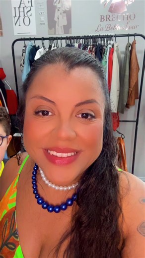 Eu e minha dupla passando pra te fazer um convite super especial 💌✨ Se você ainda não conhece nossas lives de brechó… tá perdendo, viu! 😍 É tudo real, espontâneo e cheio de achadinhos incríveis — quem participa sabe! 🛍️💖 Vem viver essa experiência com a gente e ser uma Labellete ❤️
