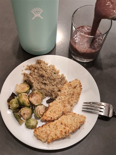 Evening routine... same thing different day. You can't say I'm not consistent 😆 What's your favorite evening habit? #routine #habits #consistency #theordinary #health