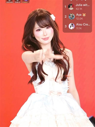 Thích cách L-World 059 luôn cố gắng có 2 spotlight cho 1 bài. Đây là 2 bản nhảy của bài Toma VIP với center cute hột me Julia @Julia with the Clouds☁️🇻🇳 và trên focus cam là mommy gái nhật đó Syo @Syo🐡 Ai thấy giống tui hông, Syo có vibe Giselle bên Aespa xỉu @L-WORLD 059 #Syo🐡 #Julia☁️ #lworld059 #syolworld059 #julialworld059