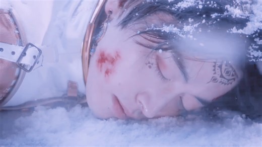 飘落狭间的白雪 2000年戴冠之路