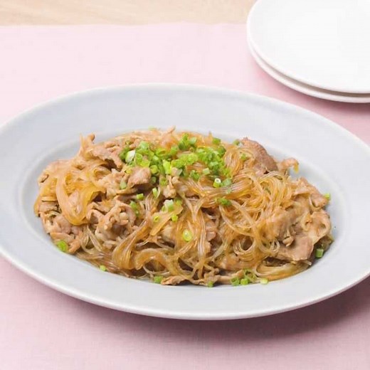 ご飯が食べたくなる！ 玉ねぎと豚こま肉のオイスター春雨のレシピ動画・作り方 | デリッシュキッチン