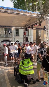 NÎMES EN FERIA À la bodega Simone, square de la Couronne, une poignée d'irréductibles profite de ces dernières heures de fête | ObjectifGard