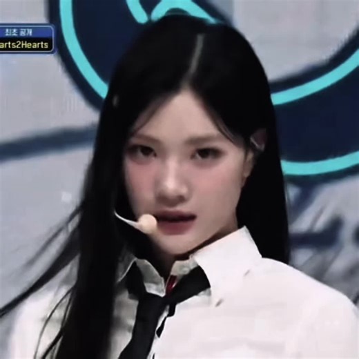 Flashing Lights in K-Pop: Hearts2Hearts Explained