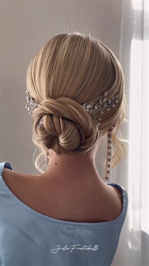 Products I used to create this elegant hairstyle: ⠀ ✅ Goldwell StyleSign | Creative Texture Unlimitor Waxspray 4 - Versatile spray wax that gives texture, definition and a strong hold. ✅ Schwarzkopf Professional | Silhouette Pump Spray Super Hold - Provides a super strong reinforcement and gives a beautiful shine to the hair. Stays good for a long time. The product is invisible in the hair and gives a flexible fixation. ⠀ Do you like the final result? 😍 ⠀ #hairstylist #hairstyle #hairtutorial #