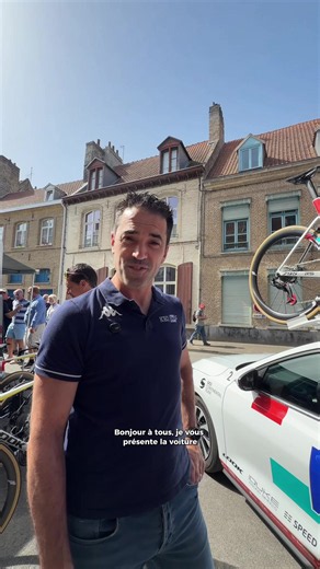 Visite de la voiture de Cedric, Directeur Sportif