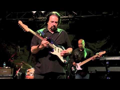 ''AM I LOSING YOU '' - COCO MONTOYA @ Callahan's, March 2016