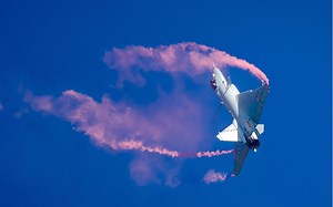 歼10B推力矢量验证机