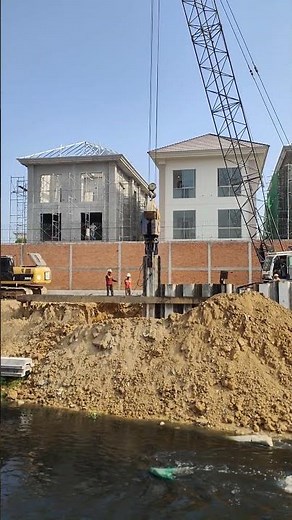 Hydraulic Pressing Method for Concrete Sheet Piles - Construction Site