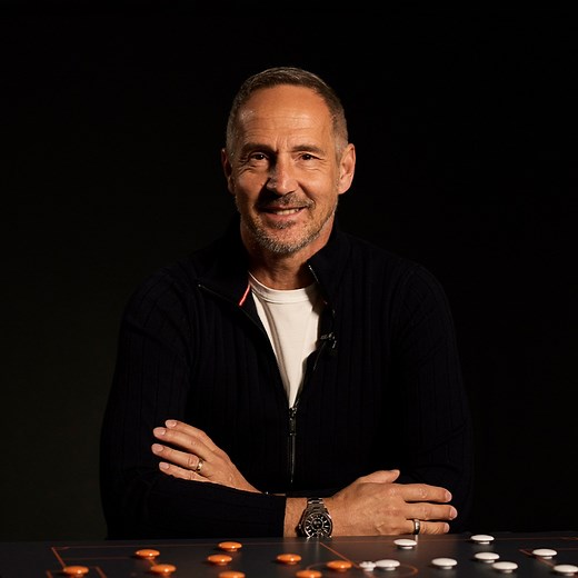 In Adi Hütter’s Masterclass, the now Monaco manager revealed the tactics that inspired an important win for his Frankfurt side over Bayern Munich in the 2020/21 season. He explained why playing a box in midfield was so difficult for the opponent to control... 🇦🇹📦 Watch his full Masterclass through the link in the comments. | Coaches' Voice