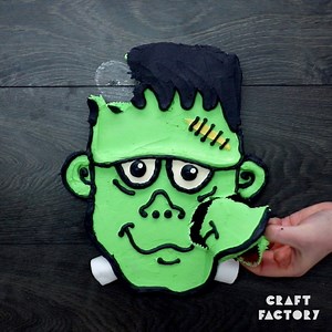 1.8M views · 4.3K shares | Pull-apart cupcakes good enough to sink your fangs into! 履‍♂️ | Craft Factory | Facebook