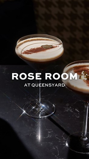 Have you checked out NYC’s newest espresso martini bar, Rose Room? Sip on unique twists of the espresso martini, including jaw-dropping garnishes, in a heavenly, garden-like atmosphere of 4,000 real preserved roses from Flux de Fleur. Cheers! 🍸 | Hudson Yards New York