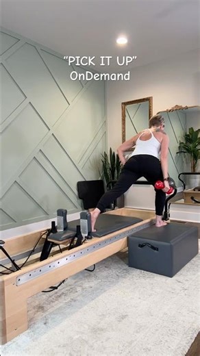 Great to be back with this LIVE Reformer flow this morning! Look for it OnDemand “PICK IT UP”