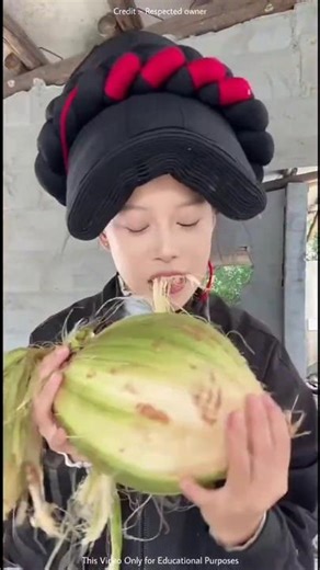 This girl peal to coconut this way #telugushorts #intrestingfactsintelugu