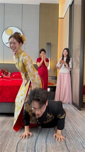 Funny Chinese Wedding Game 😄 | Cute Bride & Groom Moments ❤️ #wedding #Shorts