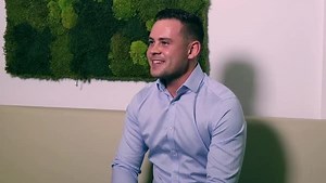 In this video interview, Dean Robinson walks us through his move to Dubai and offers some helpful tips for expats so that they can deal with moving stress. For more expat tips and advice on moving abroad, visit The Expat Blog: https://bit.ly/2CCsmxi #Cigna #TeamCigna #Expat | Cigna Healthcare Global Individuals