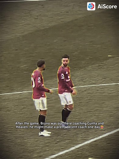 After the game, Bruno was out there coaching Cunha and Heaven, he might make a pretty decent coach one day😂#manchesterunited #brunofernandes #fyp #premierleague