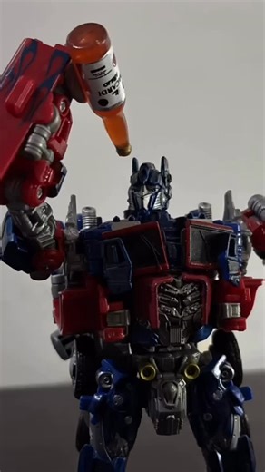 Jonathan Barraza on Instagram: "Estoy LOL #transformers #transformersstopmotion #stopmotionanimation #stopmotion #parodia #humor"