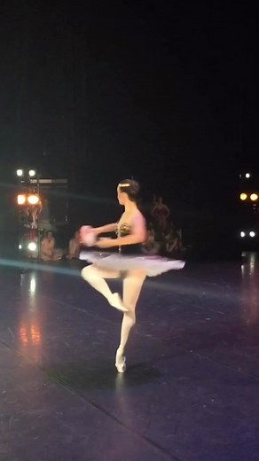 Из зала на сцену 🤌🏻 #балерина #эсмеральда #хочуврек #лименькошка #ballet