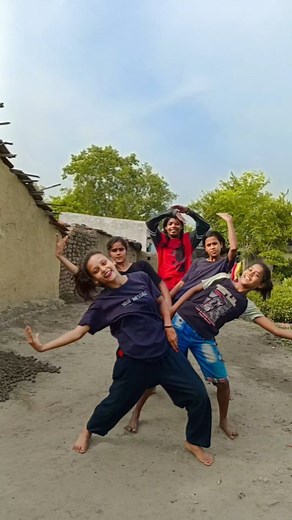 GMG JD GIRLS on Instagram: "GMG JD dance academy girls student dance choreographer JD sir #gmgjd #reels #trending #instagram #dance #public #india"