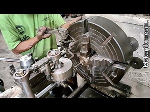 The technique of making two-way oil grooves on albronze bushings