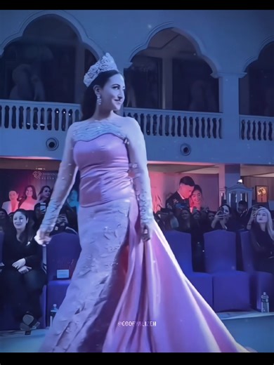 How Pretty Girls Walk: A Cute Trend