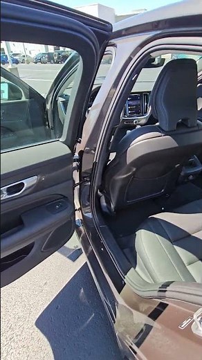 Volvo S60 interior walkaround