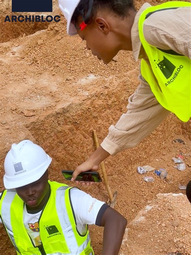 En BTP, tout commence par une fouille bien maîtrisée. La fouille, c’est l’ensemble des travaux qui consistent à creuser le sol pour accueillir les fondations d’un bâtiment, une dalle, une fosse ou des canalisations. Que pouvez-vous ajouter à cette définition? Dis le nous en commentaire. Contactez-nous dès aujourd’hui. 📞: 226 63 01 77 77 📧: contact@archibloc.com 🏠: Patte d'Oie, Ouagadougou 𝐀𝐑𝐂𝐇𝐈𝐁𝐋𝐎𝐂, 𝐜𝐨𝐧𝐬𝐭𝐫𝐮𝐢𝐫𝐞 𝐥'𝐚𝐯𝐞𝐧𝐢𝐫 𝐩𝐢𝐞𝐫𝐫𝐞 𝐩𝐚𝐫 𝐩𝐢𝐞𝐫𝐫𝐞. #Archibloc #bt