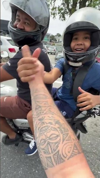A reação dele foi impagável! ❤️ #motovlog #bondade
