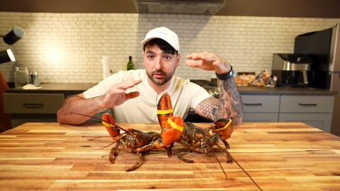 How to make a classic lobster roll