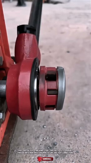 Specialized tool for practically threading iron pipes #pipes #tool #wow