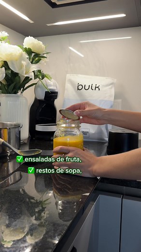 4.7K views | ¡Basta de desperdicios! Conserva tus alimentos frescos hasta 5 veces más tiempo. ✅ Mantiene perfectamente frescos quesos, carnes, frutas y verduras ✅ Diseño compacto → se guarda fácilmente en cualquier cajón ✅ Compatible con tus recipientes reutilizables → una solución ecológica y duradera   Únete a las familias españolas que ahorran cada semana gracias a Jarzy. | Jarzy. | Facebook