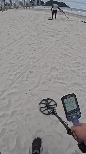 Esse último já valeu o dia 😎 #detectordemetais #achadoseperdidos #tesouros #explorar #curiosidade #praia | Em busca de um tesouro perdido