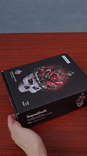 ✨Unique Gothic Design – 💀A dramatic fusion of a white skull base and blooming black-red roses🌹, featuring thorn vines, eucalyptus leaves, and berries — ideal for those who love dark romantic aesthetics.🖤https://t.site/40si4rN | Poeriherall