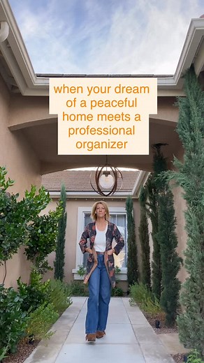 💭 do you have a dream to have a home that’s fully decluttered & organized? 🤔 are you worried that it’s not possible? 🙋🏼‍♀️ hi—that’s where I come in ✨ hiring a professional organizer is not unusual—it’s necessary! 🧡 don’t stress if you’re not naturally good at decluttering & organizing. We all have our strengths, so you do yours and let us do ours 💪🏽 we’re ready when you are! 👉🏼 follow @homesavvyorganizing for more organizing tips, tricks, & inspo #organizing #declutter #organizer #smal