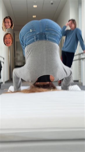 Wer hat eurer Meinung nach gewonnen? 💪 👀 Egal, was ihr mit euren Matratzen vorhabt, mit dem Betten-Upgrade von Segmüller und ANTENNE BAYERN, werdet ihr ideal ausgestattet. Einfach mitmachen auf antenne.de und eine Matratze sichern 😀 (...die nicht so schnell kaputtgeht, wie die billige Show-Matratze im Video) | ANTENNE BAYERN