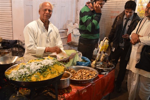 Street Eats : A Foodie's Guide to Sarafa Market, Where Indore Comes Alive Every Night