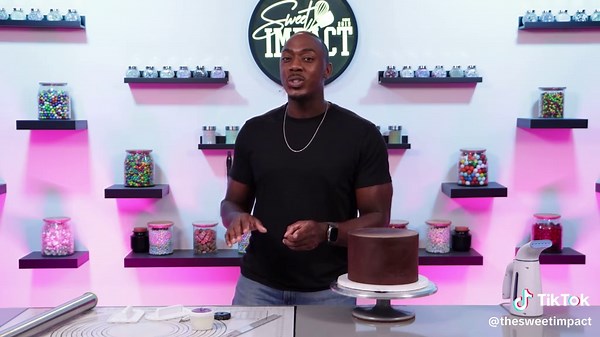 How to Cover a Cake with Fondant: Draping Method Tutorial