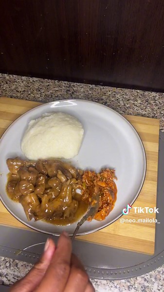 So my mom said she wants to be a content creator for a day. So l let her cook but she didn't want to be seen cooking so she opted to plate for you guys. Please rate how she plates out of 10. #food #foodporn #foodphotography #foodstagram #foodblogger #traditional #traditionalfood #foodie #foodlover #selflove #selfcare #love #boyfriend #relationships #cookingboyfriend #homelunch #fyp #chickenfeet #fypシ #fypシ゚viral