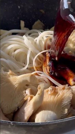 Tofu pad Thai with lemongrass sauce