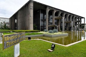 Ministério da Justiça é autorizado a abrir seleção com 66 vagas e já define comissão - Papo de Concurseiro