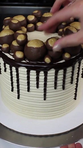 Delicious Chocolate Peanut Butter Buckeye Balls Recipe