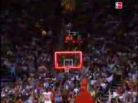 Bonzi Wells' 3/4 Court Heave