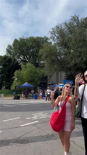 The Canadian National Exhibition officially opens tomorrow and here is a quick peak at the FOOD🤤 Butter Chicken Birria Tacos, Lobster Gelato, 2 foot long hot dogs, fruity pebble corn dog, ice cream sandwich hash-brown. The list goes on… Stay tuned for the full review from @carlinburton_ @radiobrent @letsgototheex Tickets are available via theex.com! #toronto #cne #canadiannationalexhibition #food #foodie #radio | Indie88Toronto