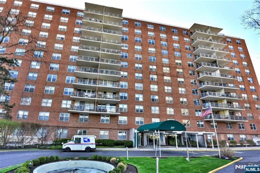 301 Beech Street 2F #2F, Hackensack, NJ 07601 - MLS 26011575 - Coldwell Banker