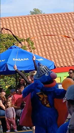 Super Grover having such fun but maybe a little too much💙🎃🍭 #sesameplacephiladelphia #supergrover