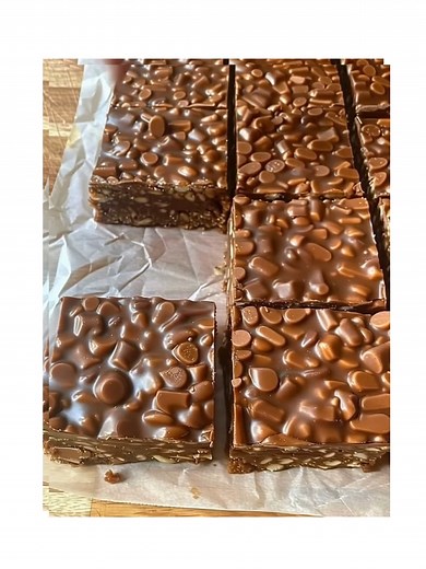 These are my most popular bars. I usually make at least 500 of these at Christmas. It’s a very simple recipe but full of great taste! Recipe in Firsτ Coʍmеոτ 👇 | Old Tasty Recipes