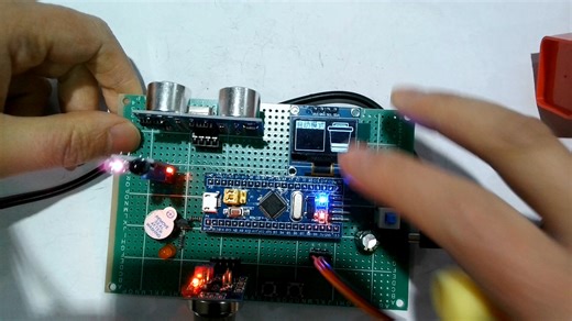 基于STM32单片机语音识别 智能垃圾桶箱红外控制 烟雾检测 超声波检测 系统设计 （实物 程序 原理图 其他资料）852-4