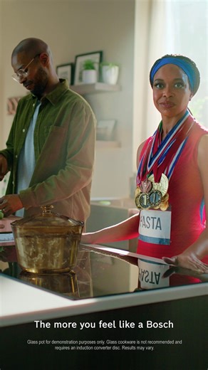 Cut down cook times like a Bosch with a Bosch induction cooktop that boils water extra fast. What is induction cooking? Learn more: http://spkl.io/6189fhBRH | Bosch Home