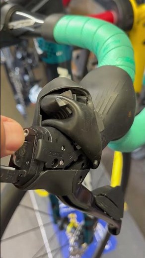 How to change batteries in Shimano 105 ST R 71170 Di2 shifters?